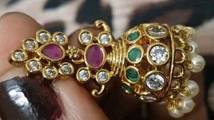 Indian Jhumka Earrings with Pearls zeronica