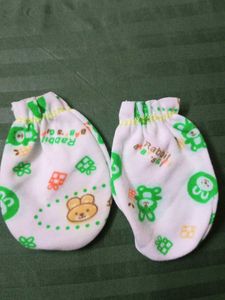 Adorable Baby Hat and Mittens Set