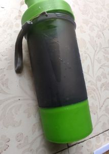 Oziva Shaker