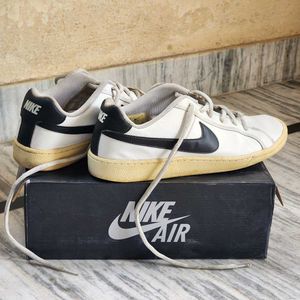 Nike Court Royale Sneakers