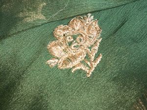 2dupata hai Elegant  Emerald Green Embroidered Sar