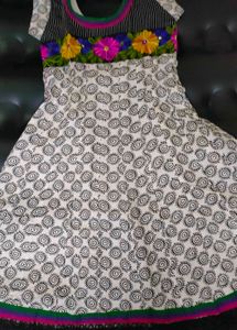 PRICE DROP Kurta With Flower Embroidery at the yok