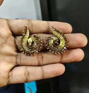 Exquisite Peacock Design Earrings