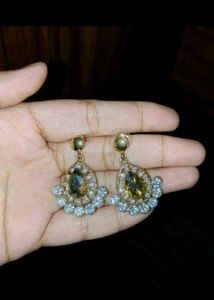 6 pairs of earrings