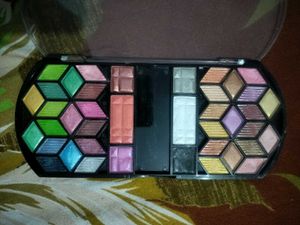 Vibrant Eyeshadow Palette