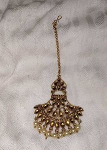 Stunning Gold Maang Tikka &amp; Earrings Set