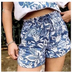American Eagle Blue & White Tropical Floral Shorts