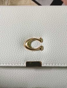 Elegant Coach White Shoulder Bag