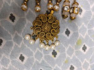Ethnic Pearl and Gold Necklace Set
