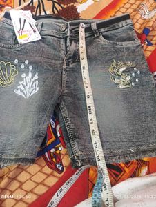 Cute T-shirt with Denim Shorts