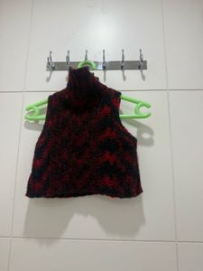 Cozy Red &amp; Black Turtleneck Sleeveless Top