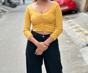 Chic Yellow Ruched Long Sleeve Crop Top