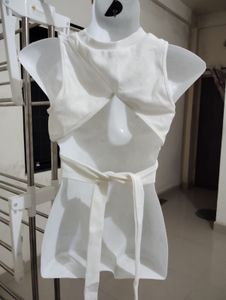 Xs,S,M-Open back with knot White Crop Top