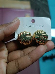 Gold Shell Earrings