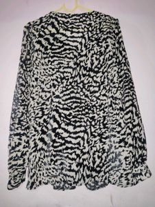 Stylish Black &amp; White Animal Print Top