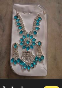 Stunning Teal Jewel Necklace &amp; Earring Set