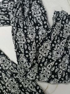 Black &amp; White Printed Kurta and Pants Set