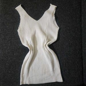Ribbed V-Neck Sleeveless Top