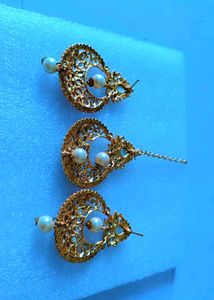 Elegant gold earing magtika set