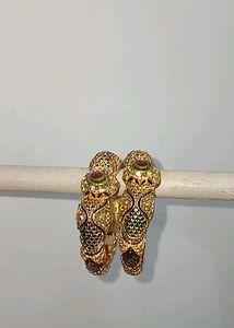 Exquisite Gold Bangle Set