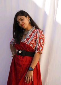 women maroon flared