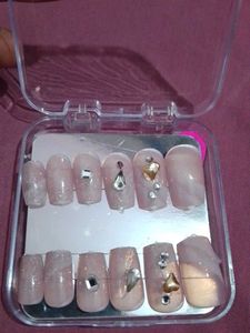 new put on nails