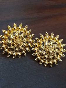 Exquisite Gold Tone Round Earrings