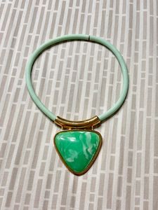 Chic Green Stone Pendant Necklace