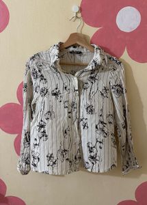 Chic Floral Print Button-Up Shirt