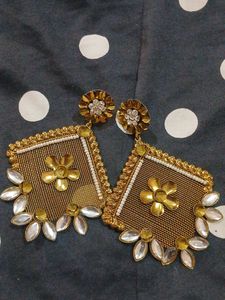 Exquisite Gold Dangle Earrings with Stone Embellis
