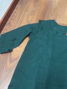 Chic Green Scalloped Hem Top