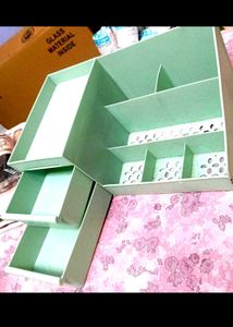 Make Up Organizer Box With Good Space