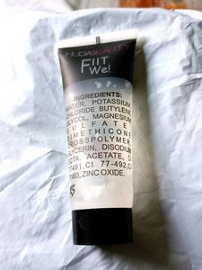 Huda Beauty Fitwe Oil Free Primer