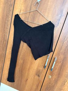Black One-Shoulder Ribbed Knit Crop Top