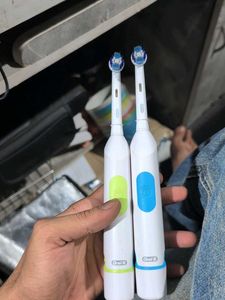 Oral-B Electric Toothbrushes (2-Pack)