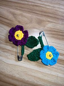 stylish saree brooches