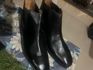 Classic Black Leather Chelsea Boots new