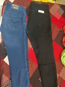 2 Pairs of Women's Jeans