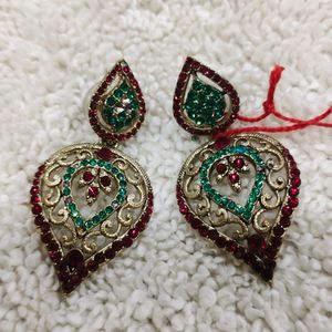 Stone earing
