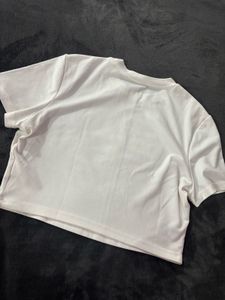 baby-tee (crop top)