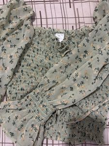 Chic Smocked Floral Puff Sleeve Top