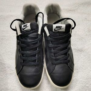 Nike Men's Black Leather Sneakers