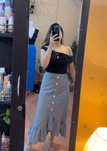 Stylish Off-Shoulder Black Top