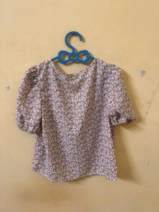 Floral Print Button-Up Puff Sleeve Top