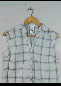 Sleeveless Plaid Button Down Top