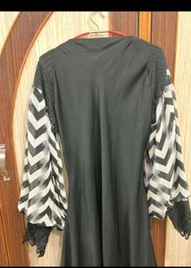 Elegant Abaya with Unique Sleeve Design