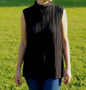 Black Sleeveless Top
