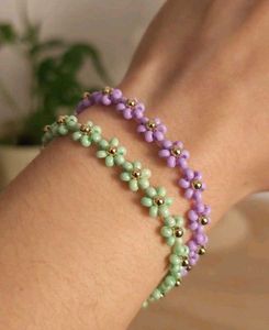 Cute Beaded Daisy Bracelets