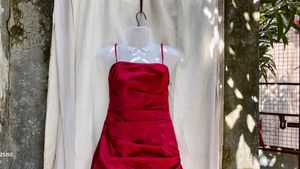 I. Elegant Red Strapless Gown