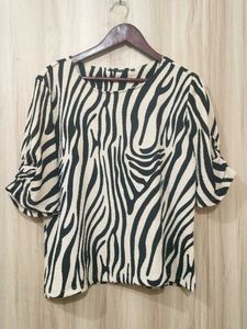 Chic Zebra Print Top